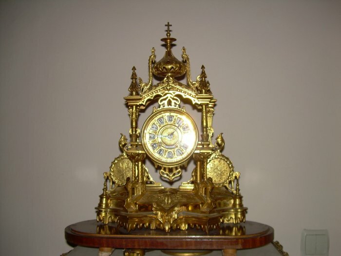 продается антиквар-бронзовые часы.