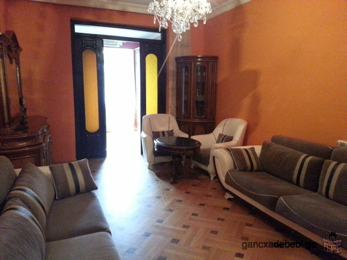 продается 4-ех комнатная квартира в центре Батуми на ул. Мемеда Абашидзе (по-старому ул. Сталина)